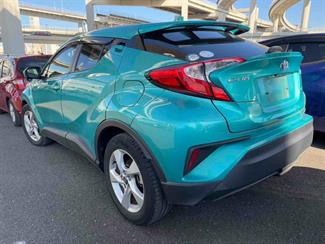 2017 Toyota C-HR - Thumbnail