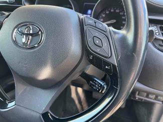 2017 Toyota C-HR - Thumbnail