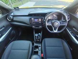 2020 Nissan KICKS - Thumbnail