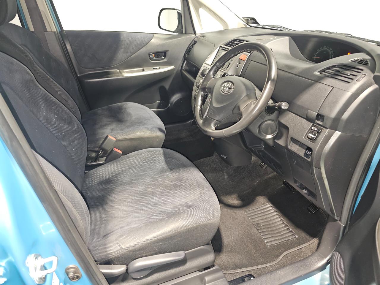 2006 Toyota Ractis