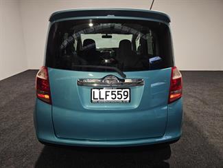 2006 Toyota Ractis - Thumbnail