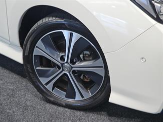 2018 Nissan LEAF - Thumbnail