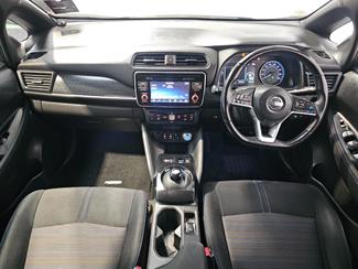 2018 Nissan LEAF - Thumbnail