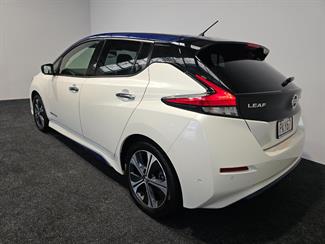 2018 Nissan LEAF - Thumbnail