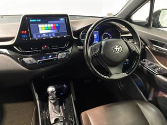 2017 Toyota C-HR - Thumbnail