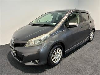 2011 Toyota Vitz - Thumbnail