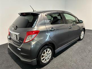 2011 Toyota Vitz - Thumbnail