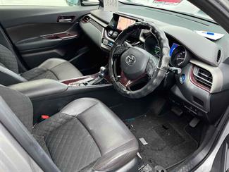 2017 Toyota C-HR - Thumbnail