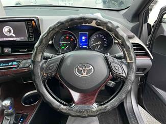 2017 Toyota C-HR - Thumbnail