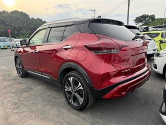 2021 Nissan KICKS - Thumbnail