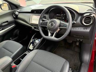 2021 Nissan KICKS - Thumbnail