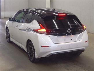 2023 Nissan LEAF - Thumbnail