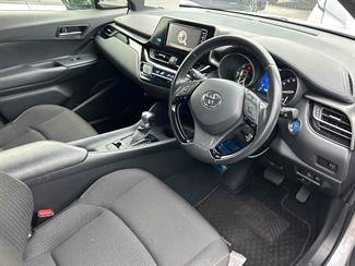 2017 Toyota C-HR - Thumbnail
