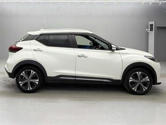 2021 Nissan KICKS - Thumbnail
