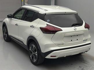 2021 Nissan KICKS - Thumbnail