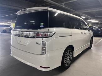 2017 Nissan Elgrand - Thumbnail