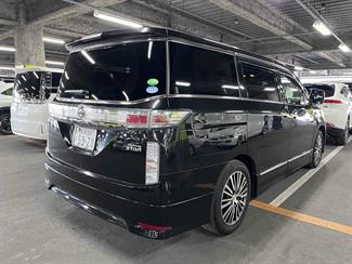 2017 Nissan Elgrand - Thumbnail