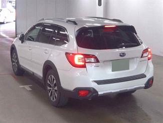 2016 Subaru Outback - Thumbnail