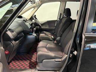 2013 Nissan SERENA - Thumbnail