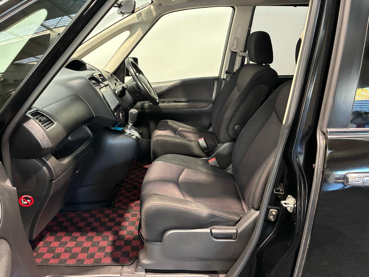 2013 Nissan SERENA