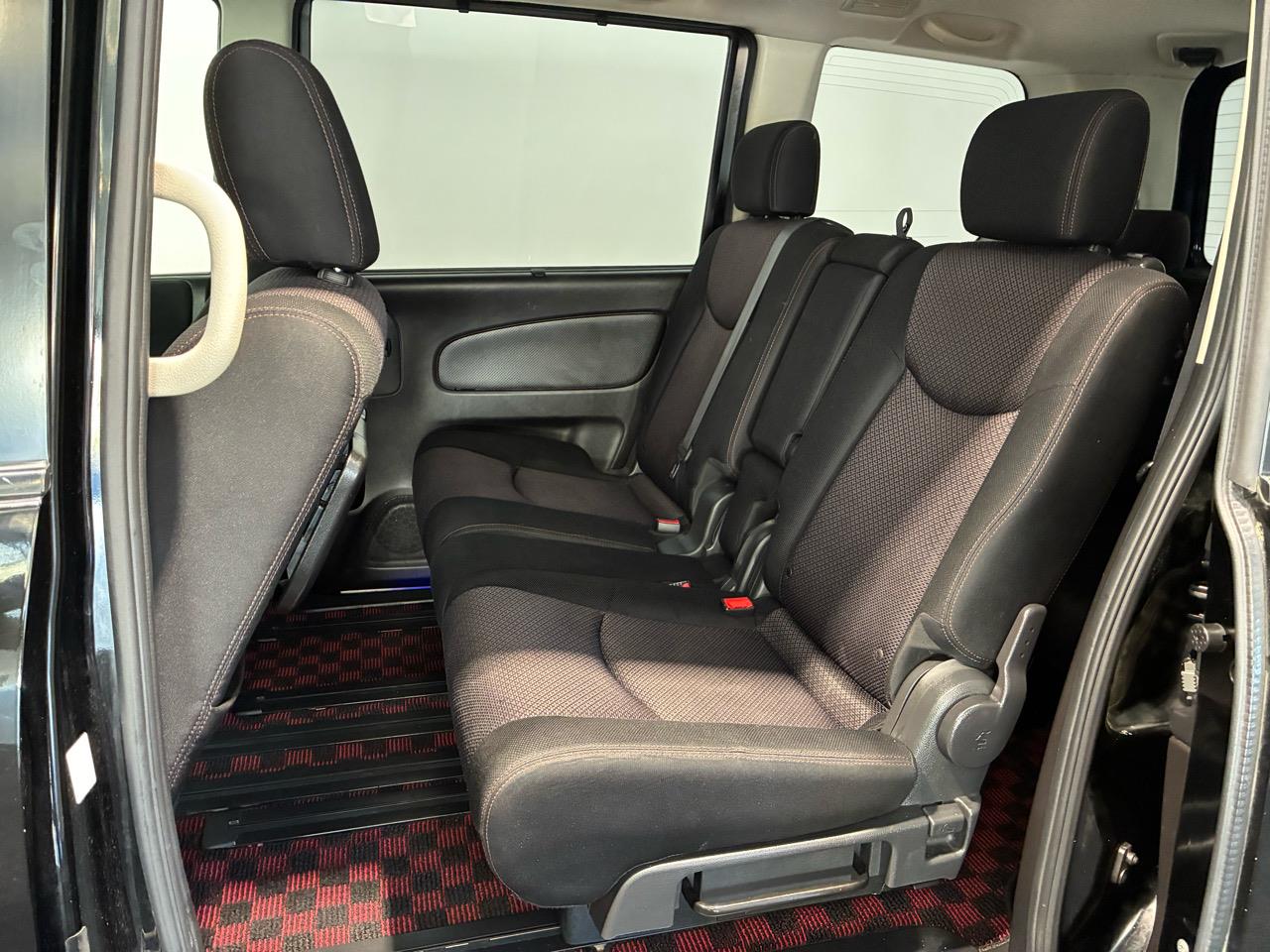 2013 Nissan SERENA