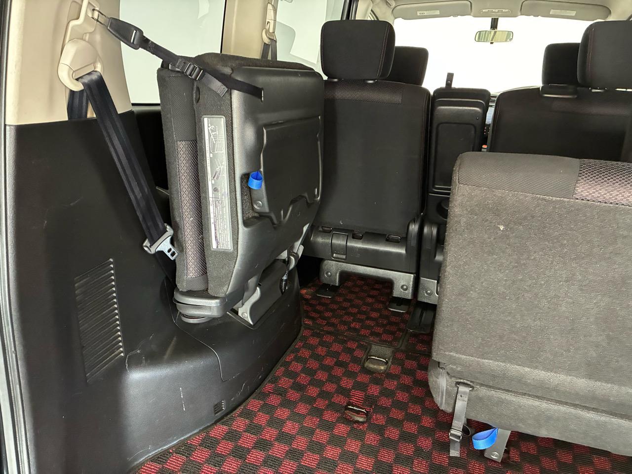 2013 Nissan SERENA