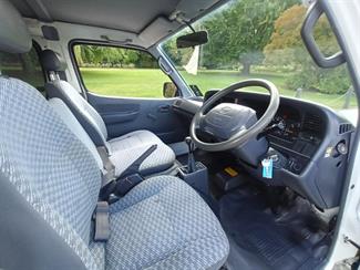 2003 Toyota Hiace - Thumbnail