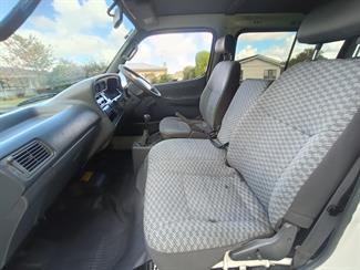 2003 Toyota Hiace - Thumbnail