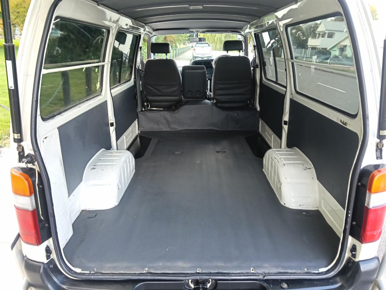 2003 Toyota Hiace