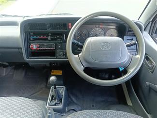 2003 Toyota Hiace - Thumbnail