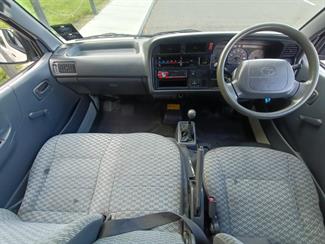 2003 Toyota Hiace - Thumbnail