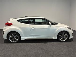 2017 Hyundai Veloster - Thumbnail