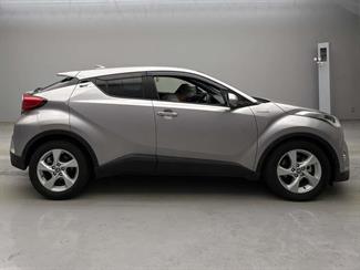2017 Toyota C-HR - Thumbnail