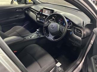 2017 Toyota C-HR - Thumbnail