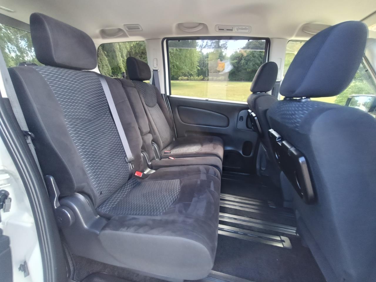 2016 Nissan SERENA
