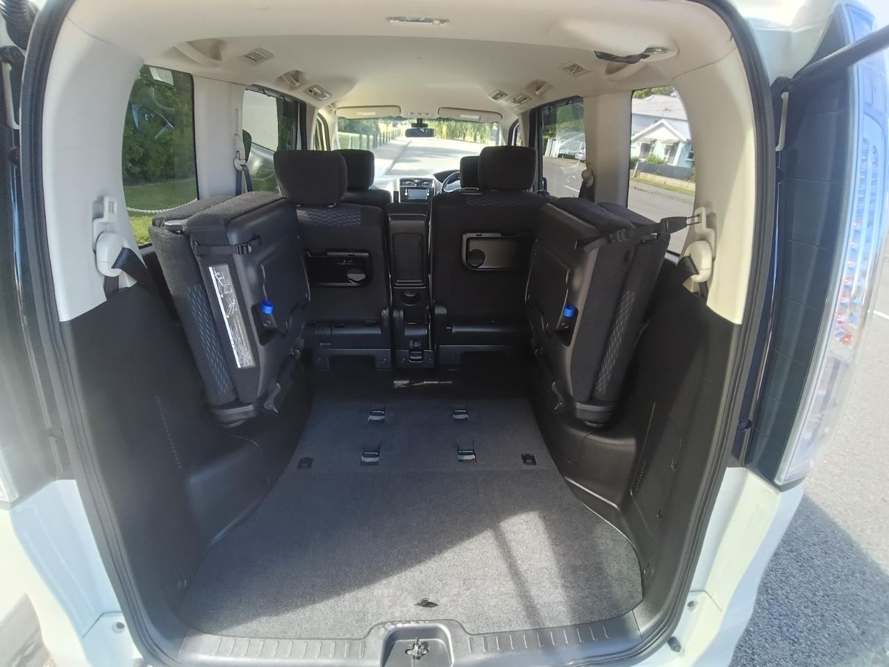 2016 Nissan SERENA