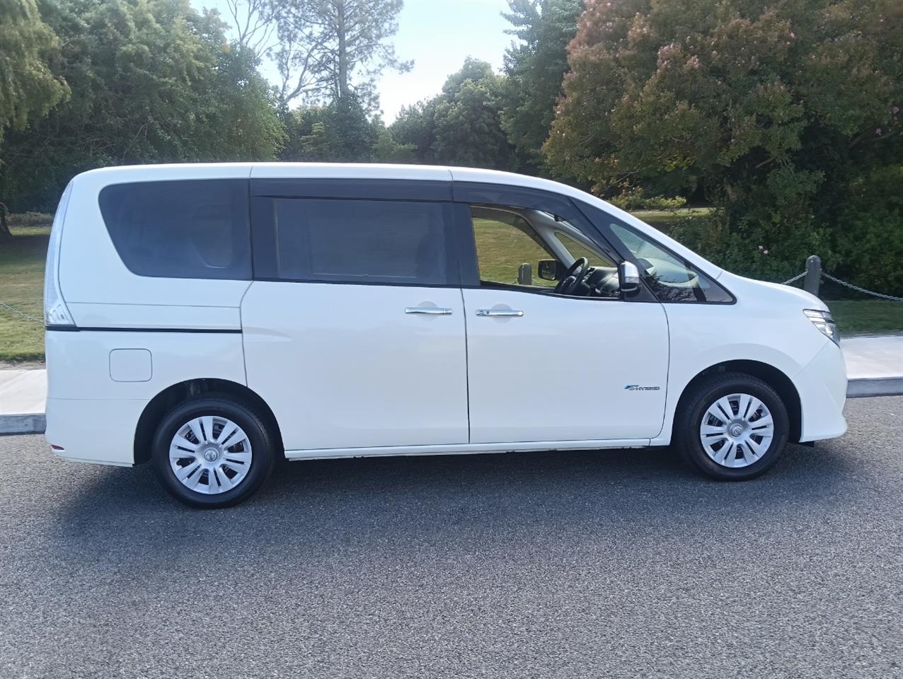 2016 Nissan SERENA
