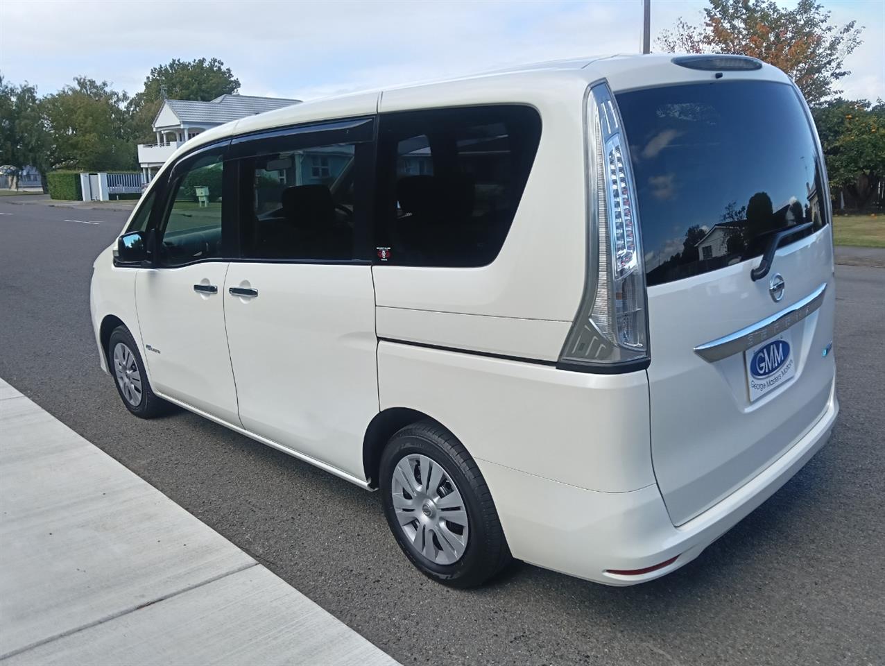 2016 Nissan SERENA