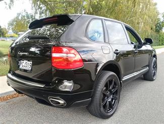 2009 Porsche CAYENNE - Thumbnail