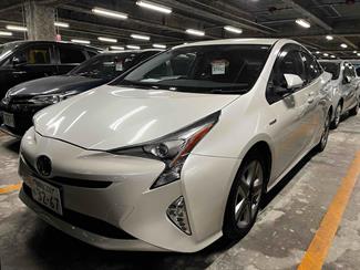 2018 Toyota Prius - Thumbnail
