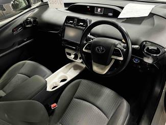 2018 Toyota Prius - Thumbnail