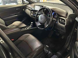 2017 Toyota C-HR - Thumbnail