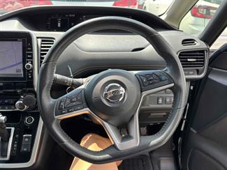 2017 Nissan SERENA - Thumbnail