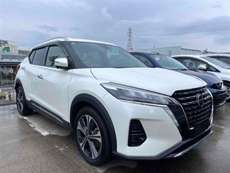 2020 Nissan KICKS - Thumbnail