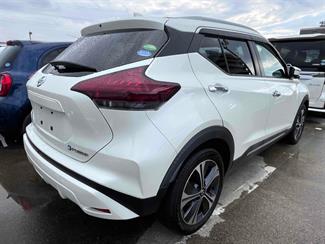 2020 Nissan KICKS - Thumbnail