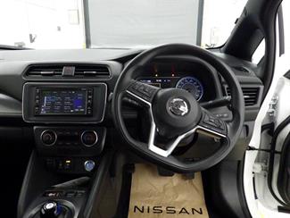 2018 Nissan LEAF - Thumbnail