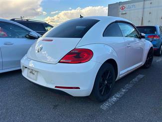 2013 Volkswagen Beetle - Thumbnail