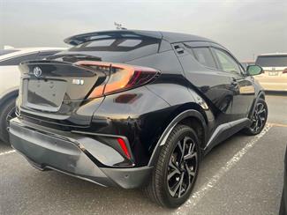 2017 Toyota C-HR - Thumbnail