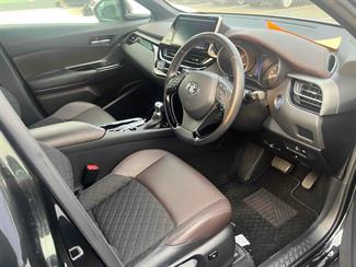 2017 Toyota C-HR - Thumbnail