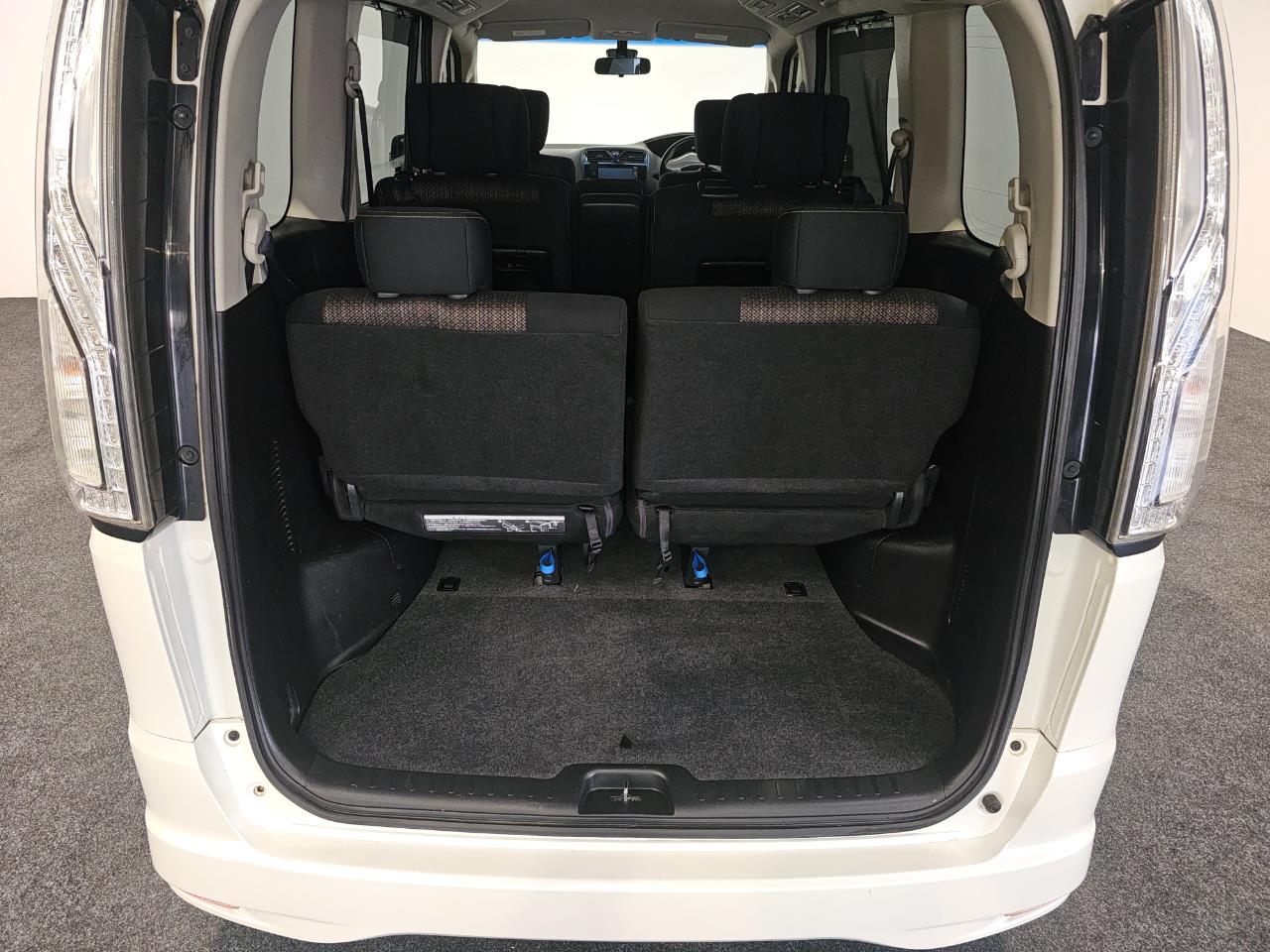 2014 Nissan SERENA